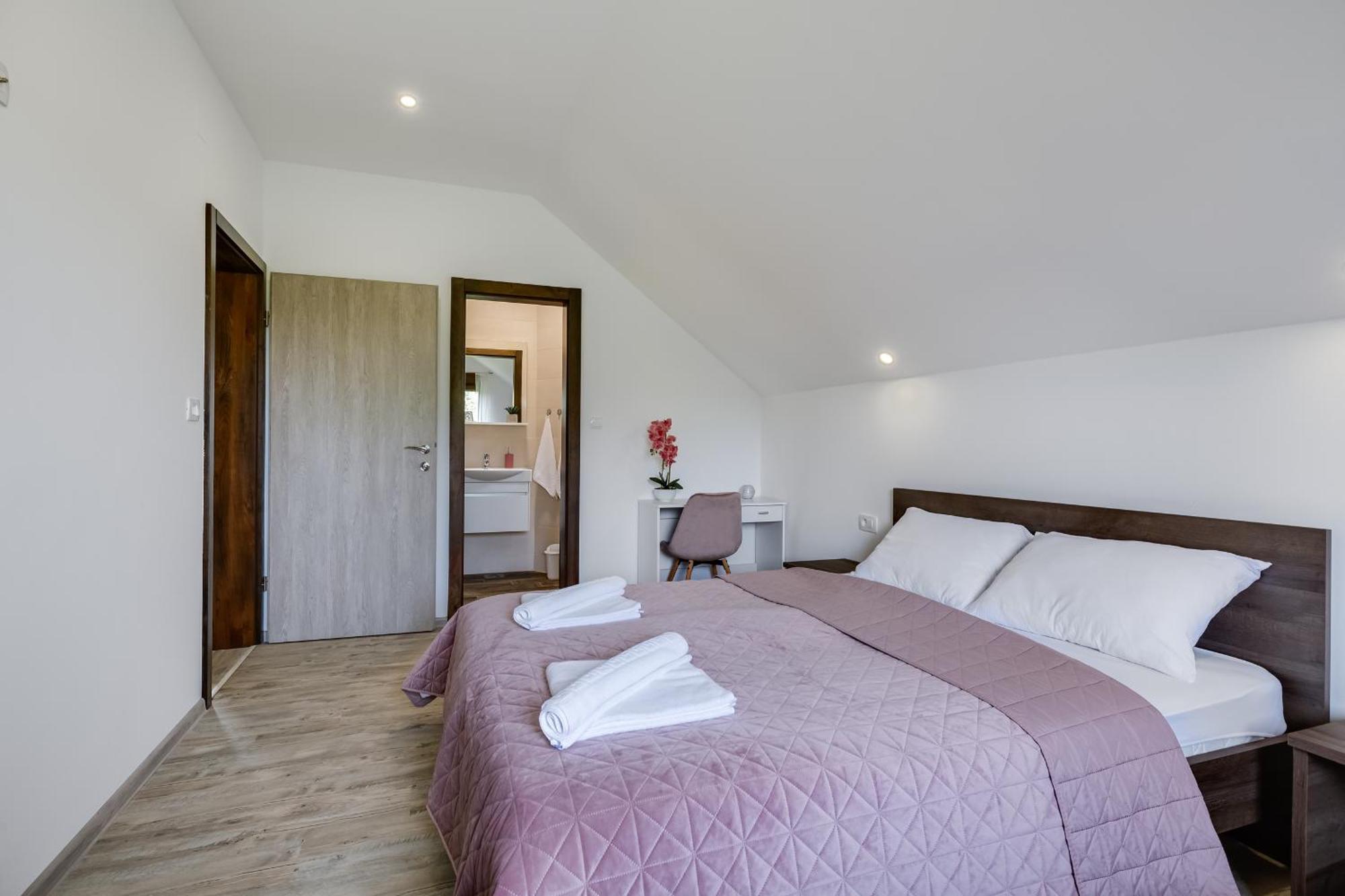 Deluxe Apartment With Jacuzzi - Patar Раковица Екстериор снимка