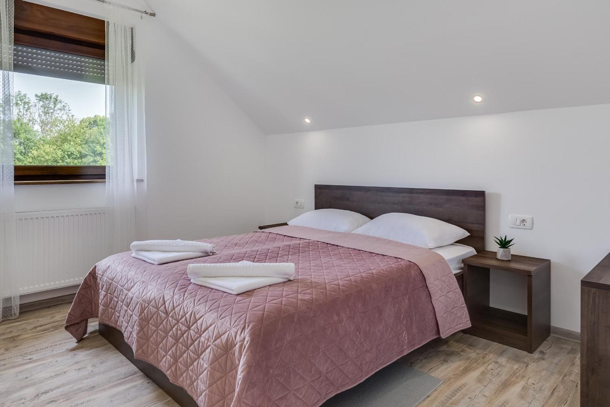 Deluxe Apartment With Jacuzzi - Patar Раковица Екстериор снимка